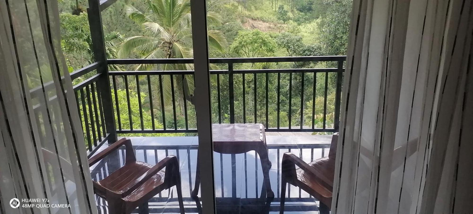 Isuru Homestay Ella Buitenkant foto