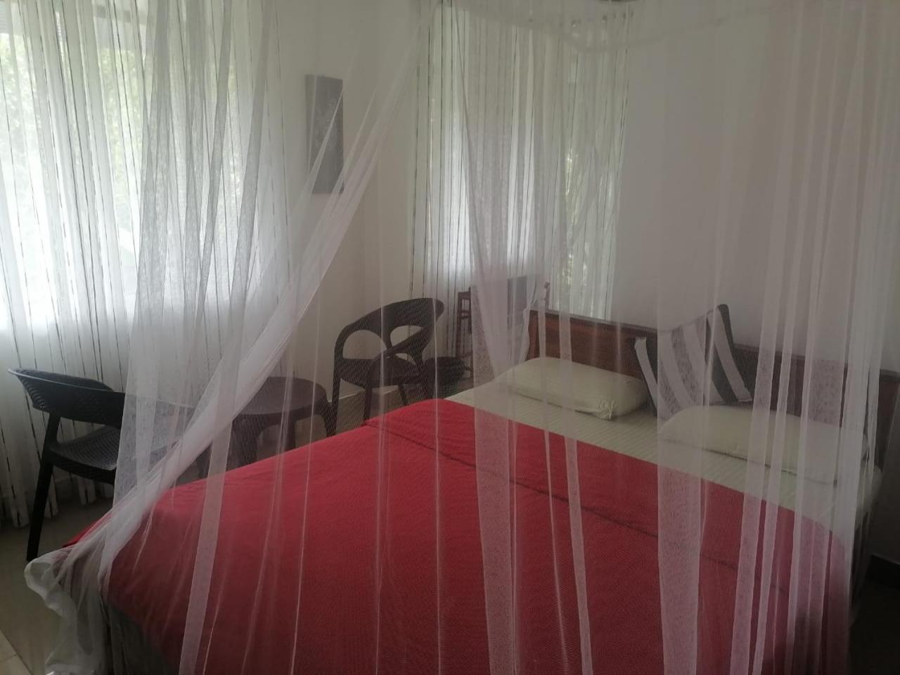 Isuru Homestay Ella Buitenkant foto