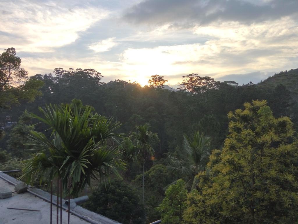 Isuru Homestay Ella Buitenkant foto