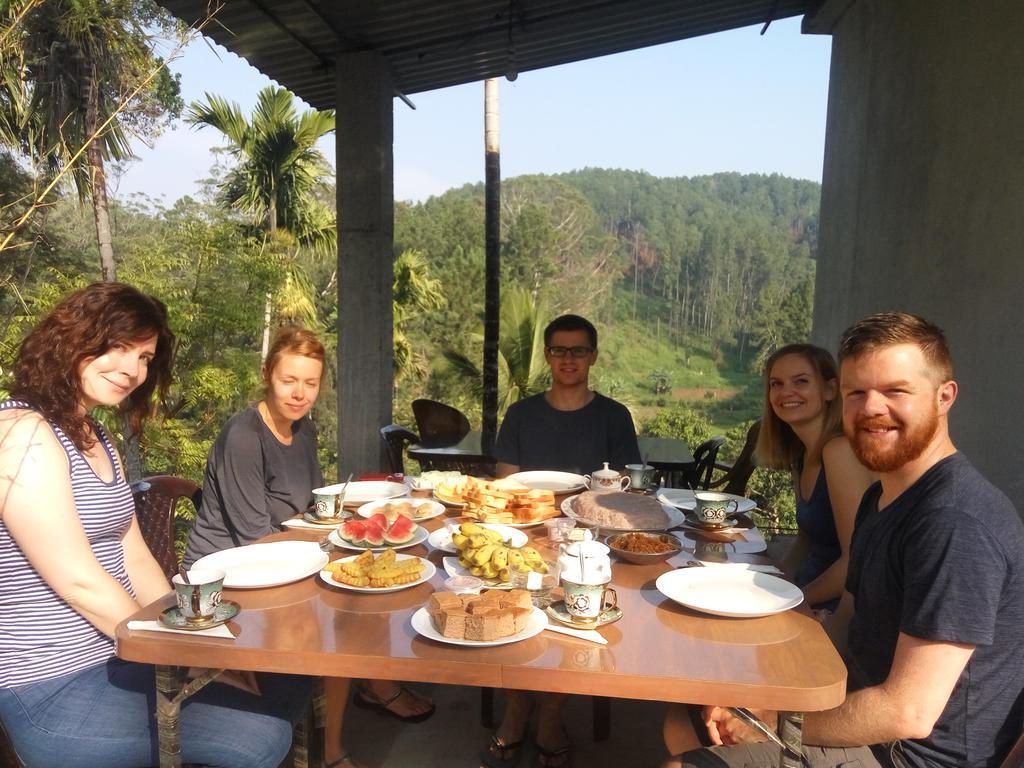 Isuru Homestay Ella Buitenkant foto
